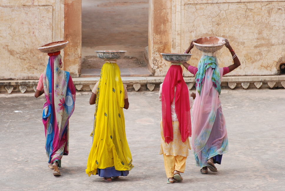 Dienerinnen im Amber Fort in Jaipur